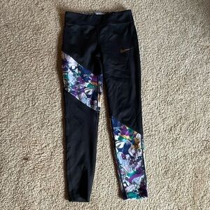 Flower Nike leggings! super soft and comfy! Stretchy waistband and pant legs!